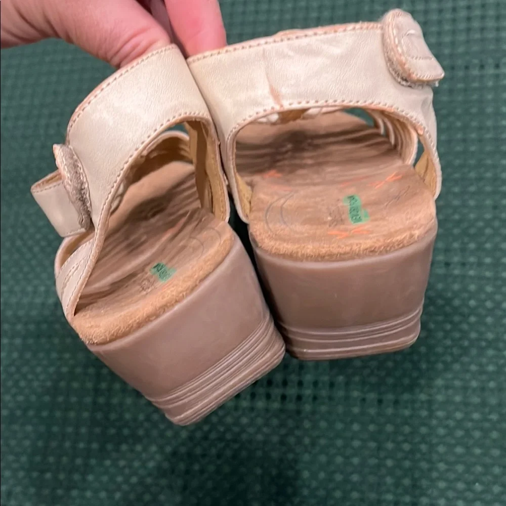 BareTraps‎ Women's Cream Sandals